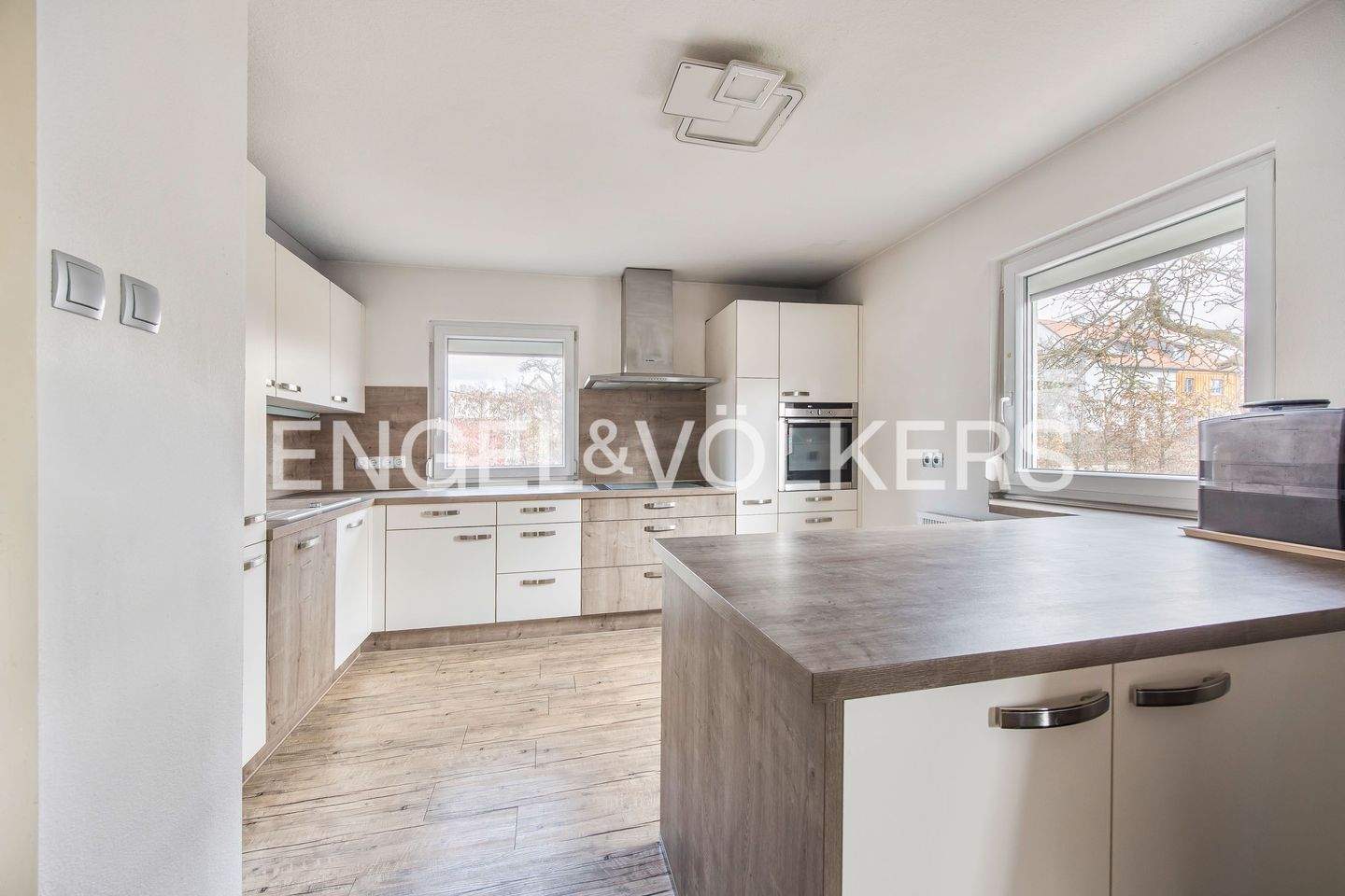 Immobilie in Hilpoltstein - Renovierte Doppelhaushälfte auf großzügigem Eckgrundstück in idyllischer Lage - Bild 4