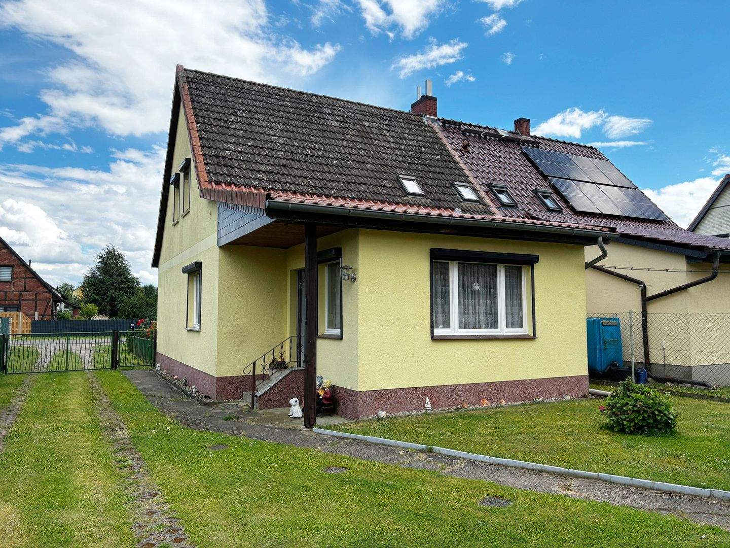 Immobilie in Altmärkische Wische - Schöne Doppelhaushälfte mit Garage und Garten - Bild 1