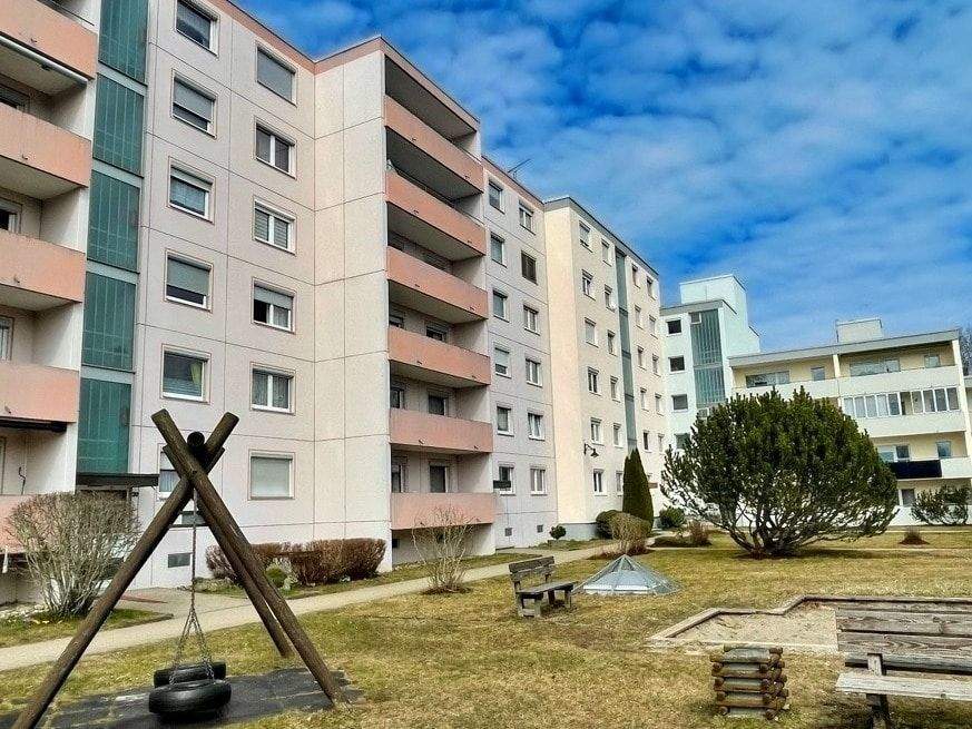 Immobilie in St. Georgen im Schwarzwald - Vermietete 4,5-Zimmer-Wohnung mit TG-Stellplatz - Bild 1