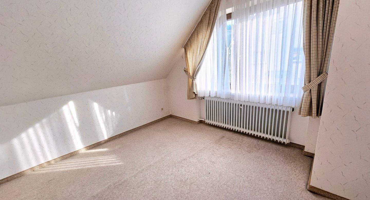 Immobilie in Bullay - Sehr gepflegtes Einfamilienhaus mit Garage, Garten und Balkon in Bullay/Mosel - Bild 19