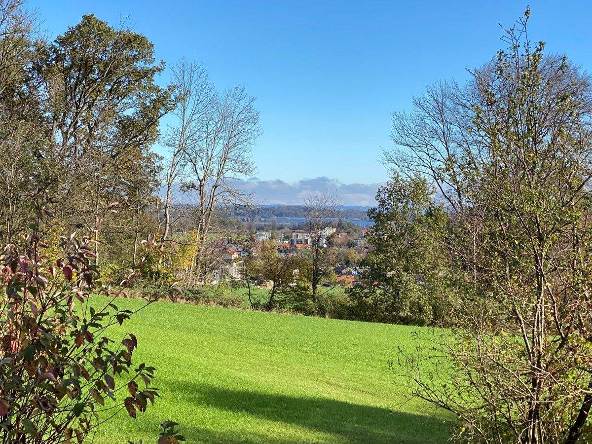 Immobilie in Rimsting - Prien am Chiemsee: Älteres EFH m. ca. 1.650 m2 Grund in herrlicher Randlage m. Berg- u. Seeblick! - Bild 1