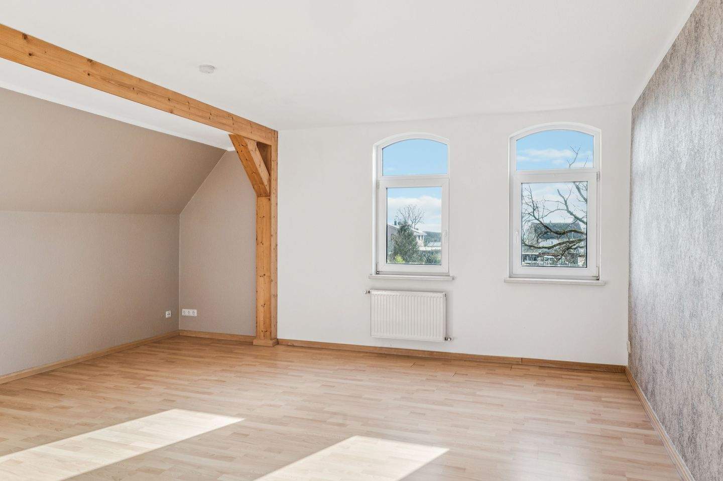 Immobilie in Kröpelin - 3-Raum-Maisonette Dachgeschoss mit eigenem Garten im Gutshaus Jennewitz / Nähe Kühlungsborn - Bild 1