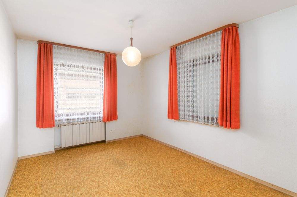 Immobilie in Karbach - Bezugsfreies Einfamilienhaus mit Einliegerwohnung und großem Grundstück! - Bild 5