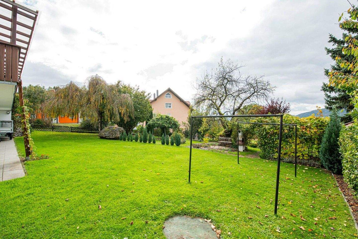 Immobilie in Furth im Wald - Familienfreundliches Einfamilienhaus mit offenem Wintergarten und herrlicher Gartenanlage - Bild 8