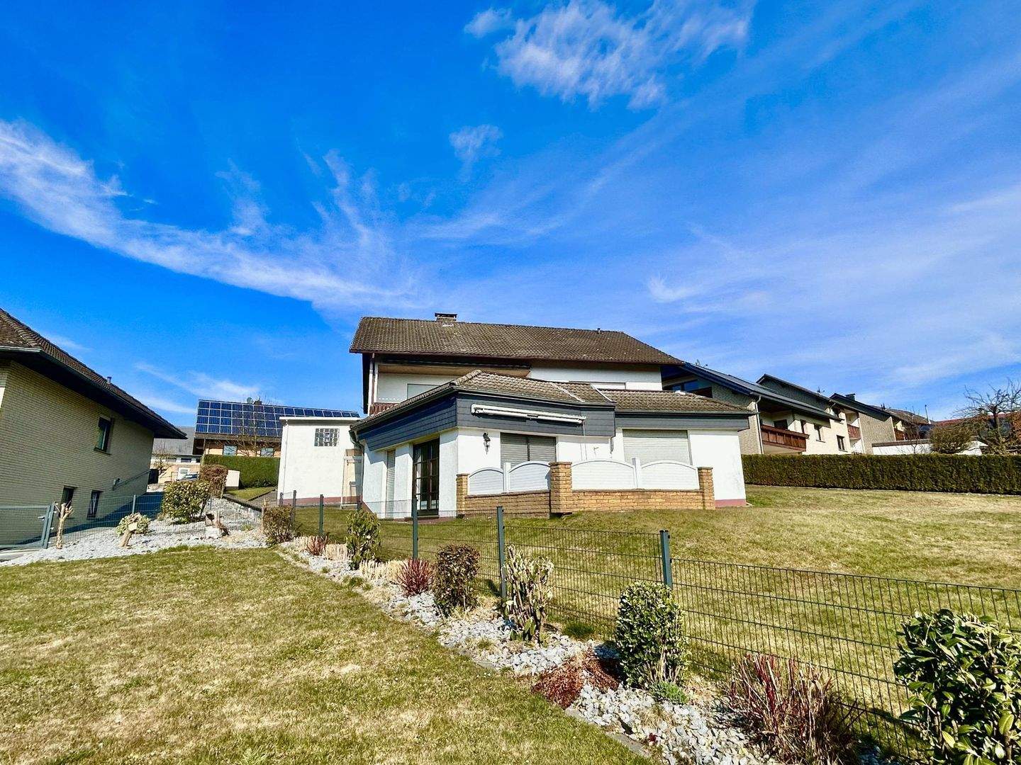 Immobilie in Lügde - Zwei Wohneinheiten, ein Zuhause - Großzügiges Einfamilienhaus mit Einliegerwohnung in ruhiger Lage von Sabbenhausen - Bild 2