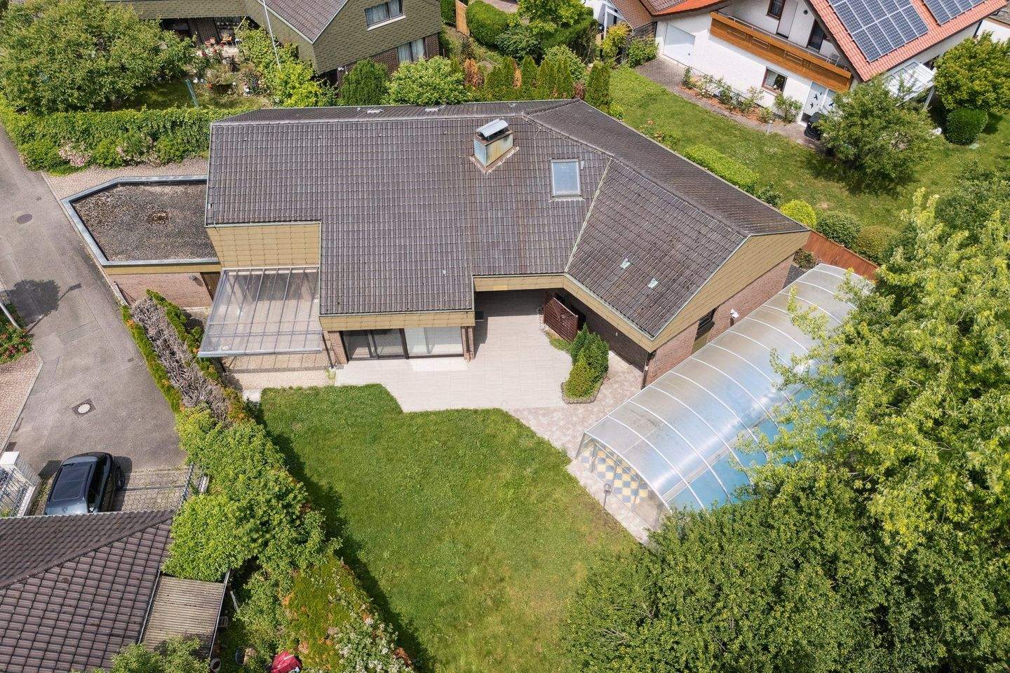 Immobilie in Benningen am Neckar - Bereit für frischen Wind: Großzügige Villa im 70er-Stil mit Pool und Doppelgarage - Bild 4