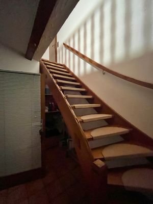 Treppe hinauf zur Wohnung