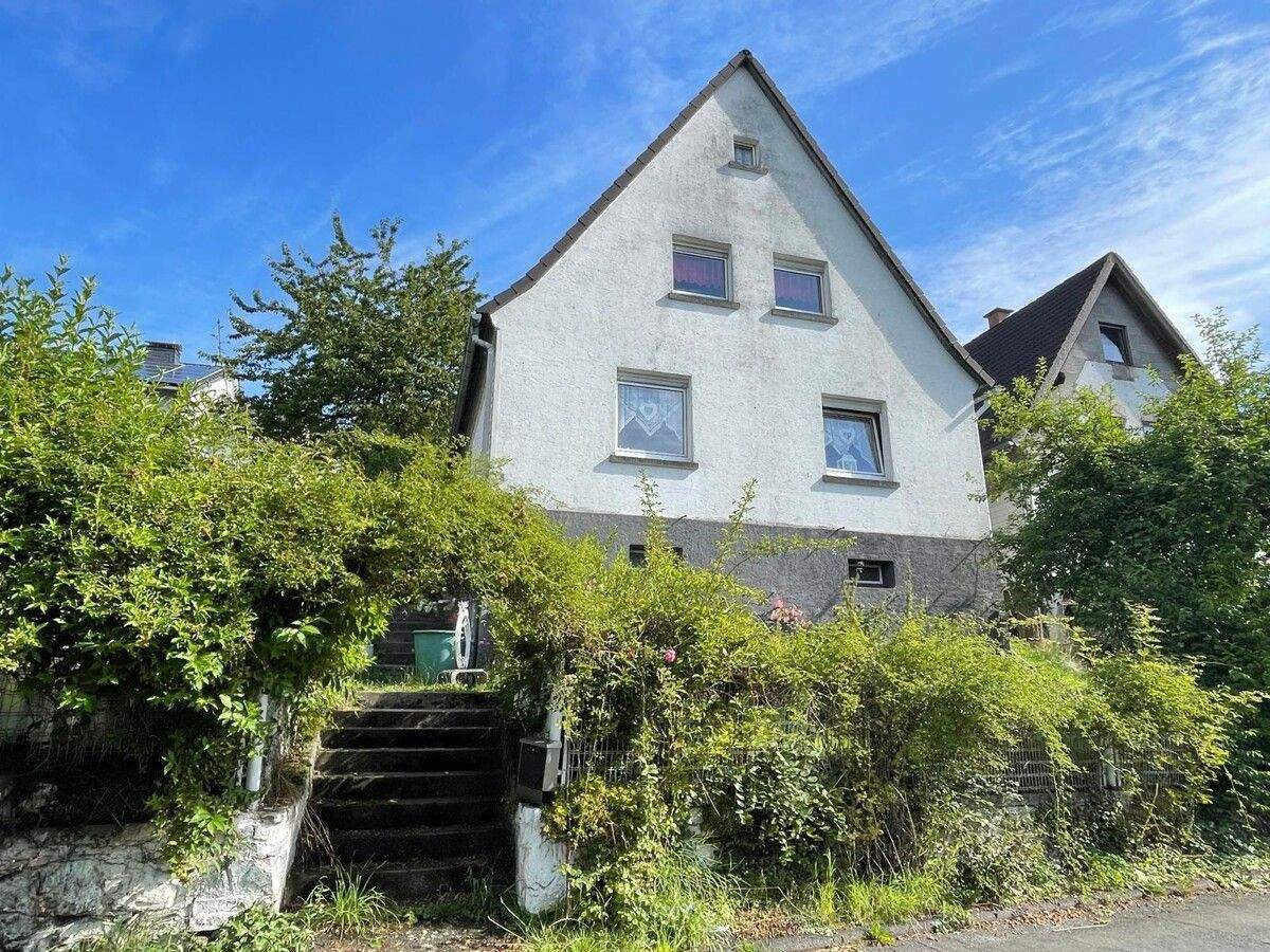 Immobilie in Dietzhölztal - Ewersbach: Charmantes Einfamilienhaus mit großem Garten - Bild 0