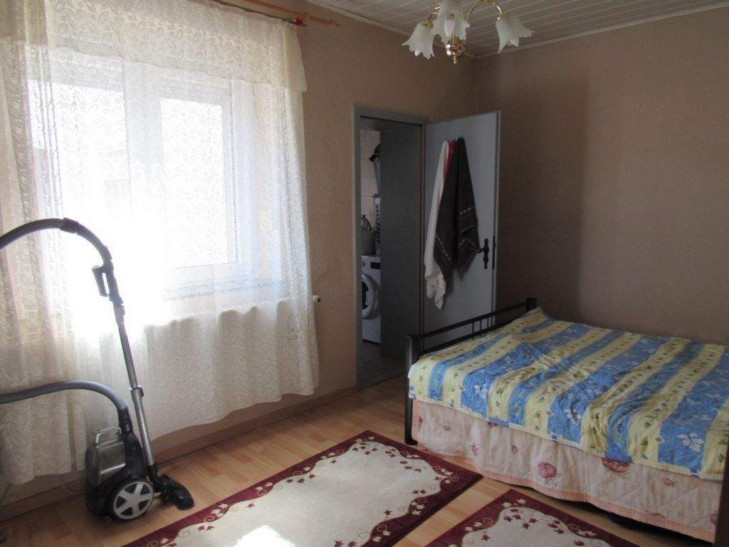 Immobilie in Elz - Schönes Mehrfamilienhaus mit 3 Wohnungen, Nebengebäude, Terrasse, Garage & Garten - Bild 3