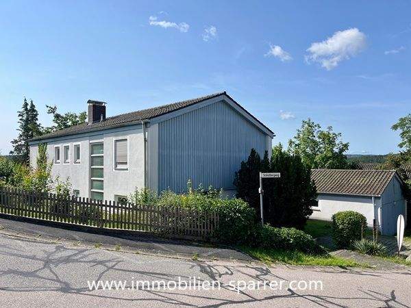 Immobilie in Wernberg-Köblitz - Charmantes Einfamilienhaus mit Doppelgarage und wunderschönem Garten in Wernberg-Köblitz - Bild 0