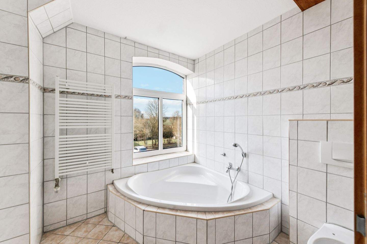 Immobilie in Kröpelin - 3-Raum-Maisonette Dachgeschoss mit eigenem Garten im Gutshaus Jennewitz / Nähe Kühlungsborn - Bild 5