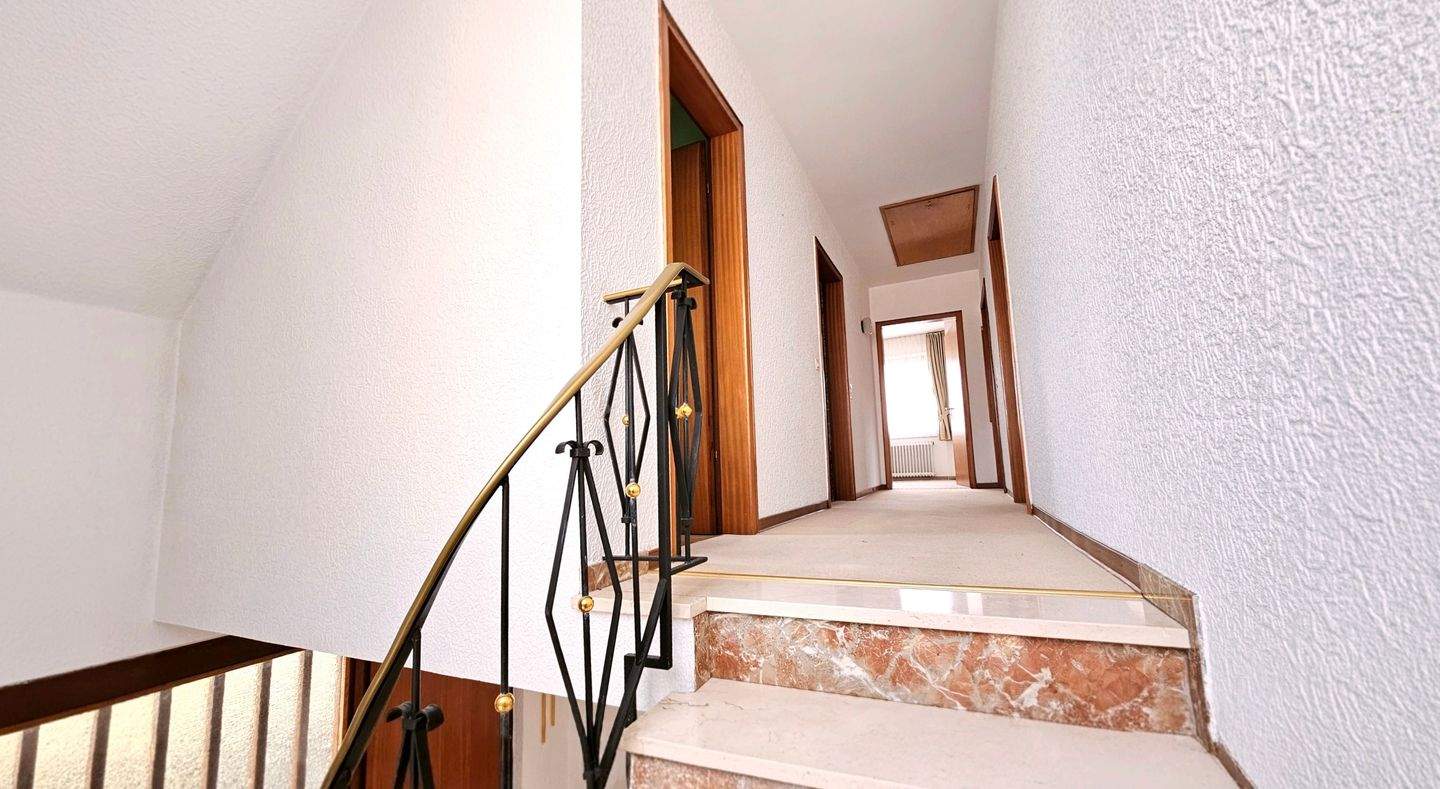 Immobilie in Bullay - Sehr gepflegtes Einfamilienhaus mit Garage, Garten und Balkon in Bullay/Mosel - Bild 16