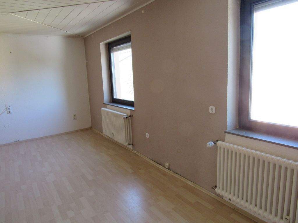 Immobilie in Elz - Schönes Mehrfamilienhaus mit 3 Wohnungen, Nebengebäude, Terrasse, Garage & Garten - Bild 5