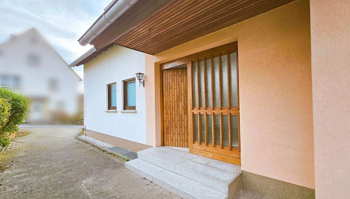 Immobilie in Bullay - Sehr gepflegtes Einfamilienhaus mit Garage, Garten und Balkon in Bullay/Mosel - Bild 5