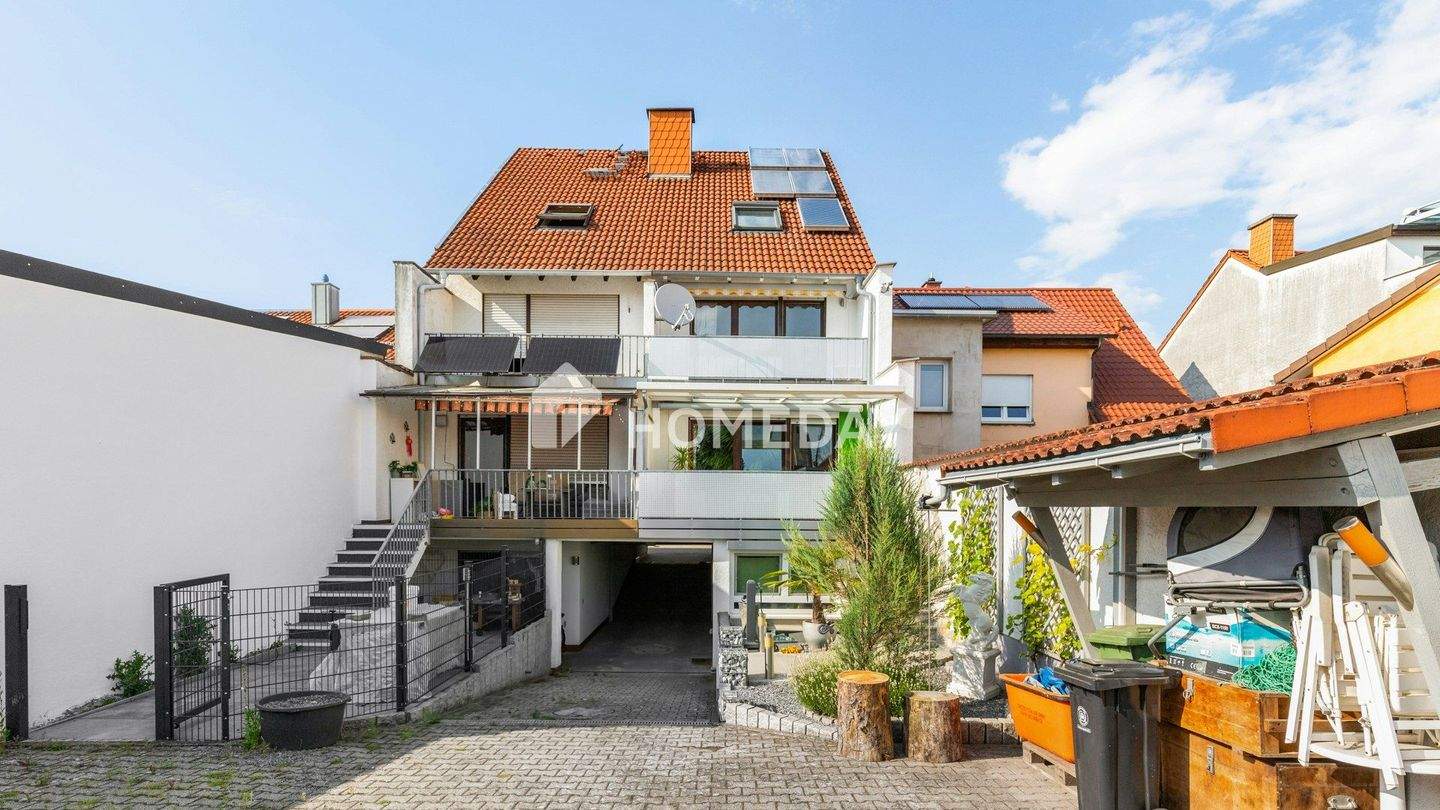 Immobilie in Neulußheim - Mehr Zuhause auf allen Ebenen – DHH mit Loggia, Balkon und wohligem Kaminofen - Bild 1