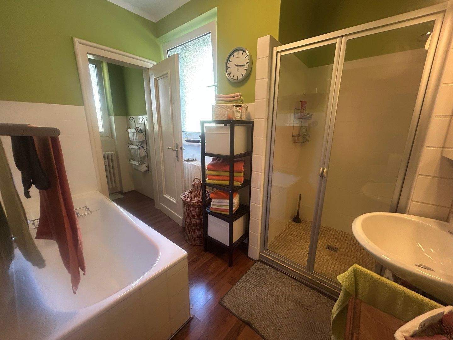 Immobilie in Lüdenscheid - Stilvolles Zweifamilienvilla mit Balkonen, Sauna, Kellerbar & Doppelcarport – auf großem Grundstück mit privater Zufahrt... - Bild 9