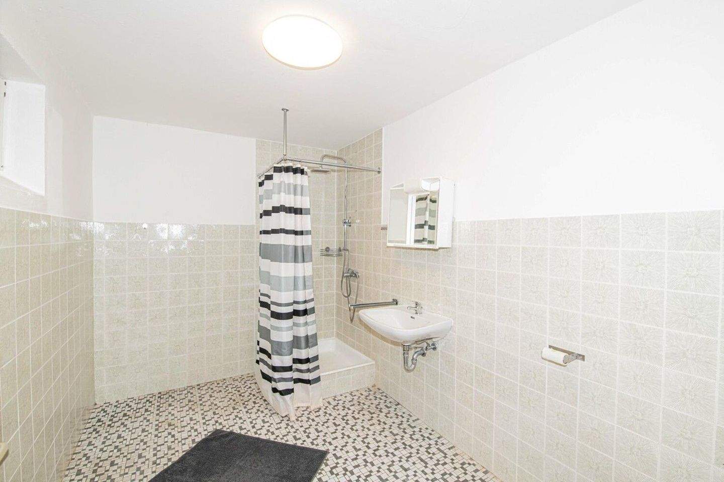 Immobilie in Furth im Wald - Familienfreundliches Einfamilienhaus mit offenem Wintergarten und herrlicher Gartenanlage - Bild 30