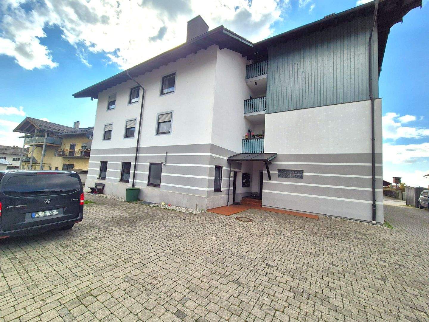 Immobilie in Halfing - ***Gepflegte 2-Zimmer-Wohnung mit Stellplatz und Kellerabteil - ideal für Kapitalanleger*** - Bild 1