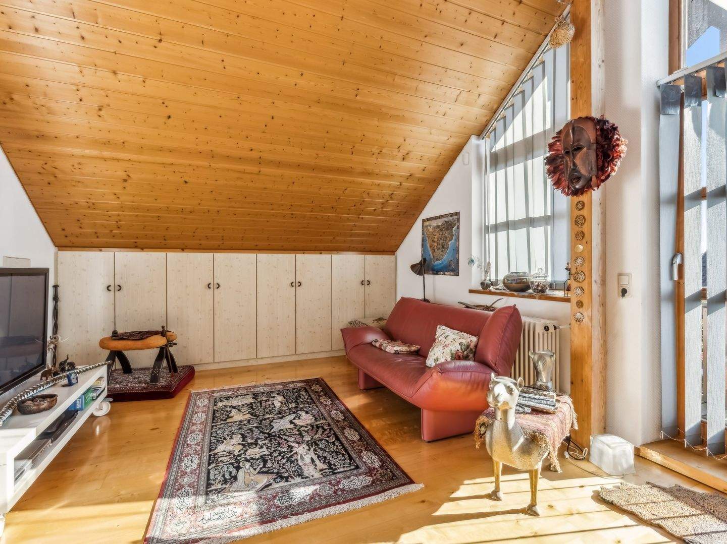 Immobilie in Heroldstatt - Einfamilienhaus mit Einliegerwohnung, Aufzug, Doppelgarage &amp; Traumgarten in Heroldstatt-Sontheim - Bild 9