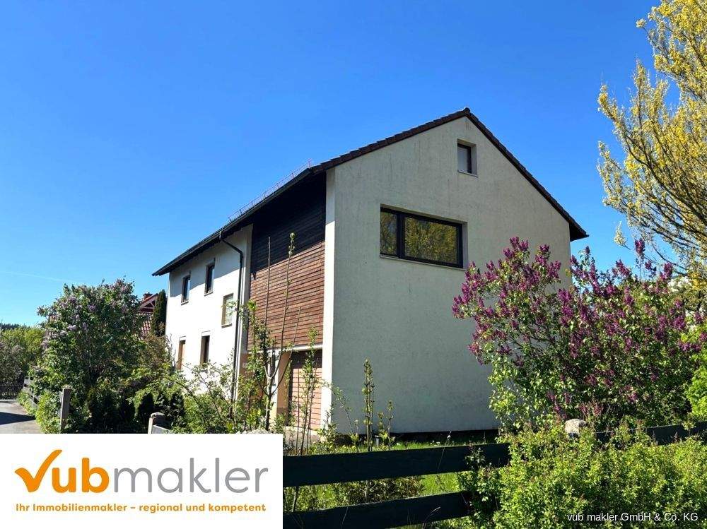 Immobilie in Naila - Naturnahes Wohnen: Attraktives Zweifamilienhaus bei Naila mit idyllischem Umfeld - Bild 0