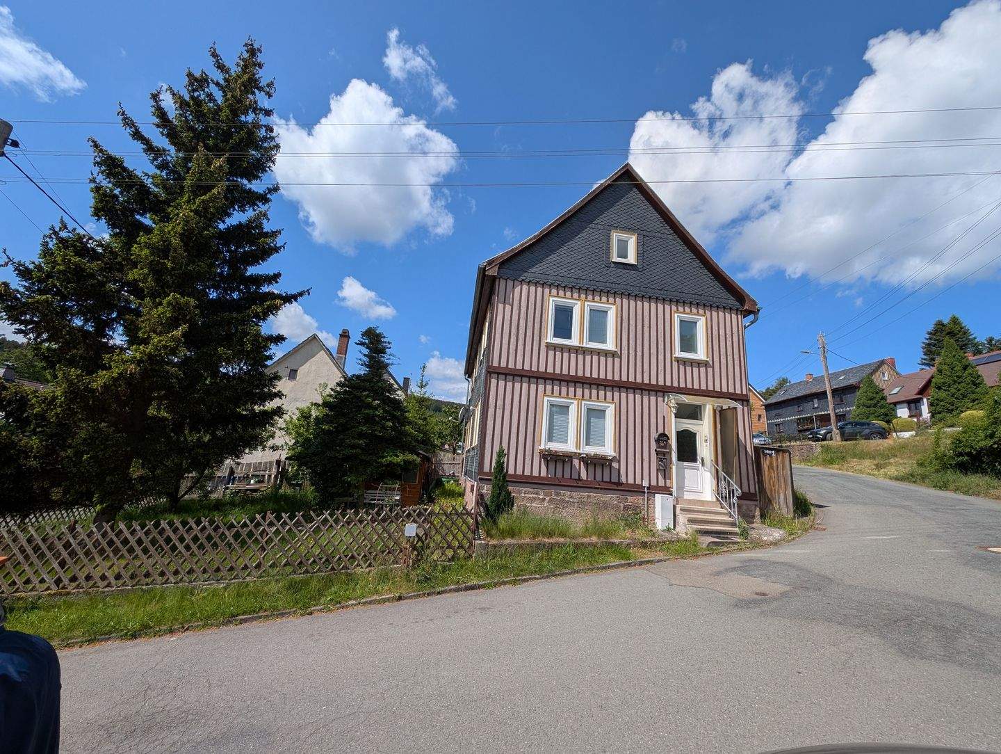 Immobilie in Geratal - Interessantes kleines  Zweifamilienhaus mit  historischem Flair in  Frankenhain zu verkaufen - Bild 0