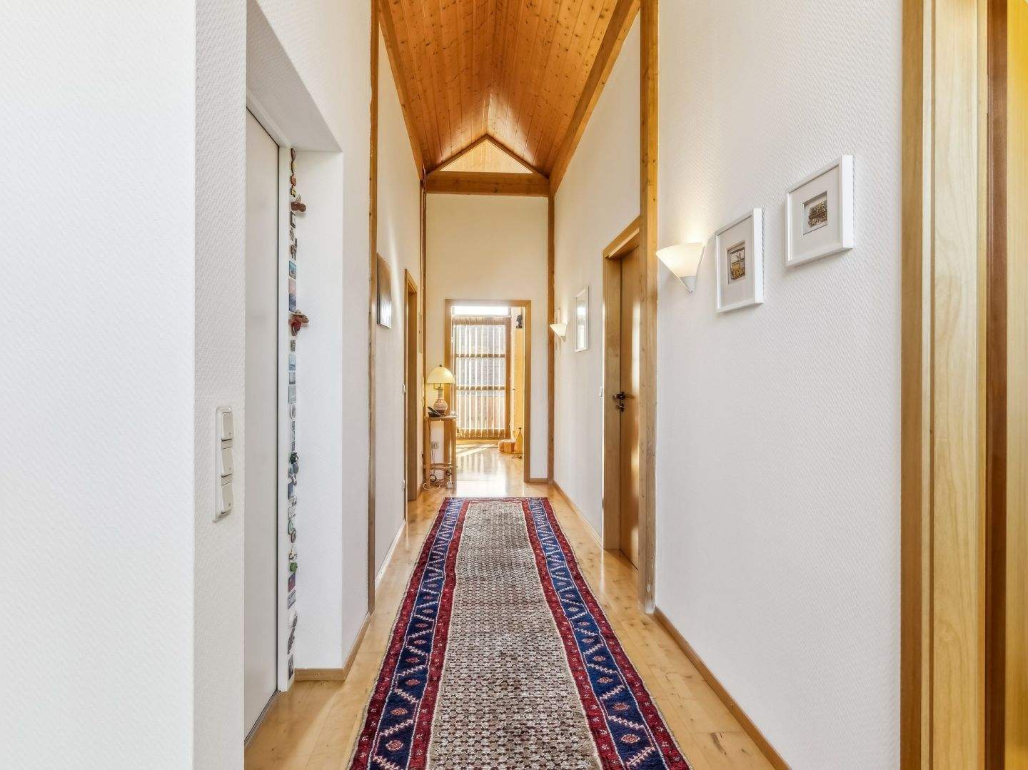 Immobilie in Heroldstatt - Einfamilienhaus mit Einliegerwohnung, Aufzug, Doppelgarage &amp; Traumgarten in Heroldstatt-Sontheim - Bild 13