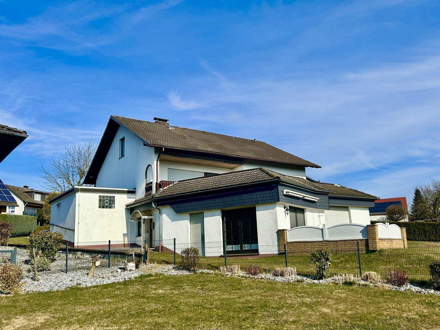 Immobilie in Lügde - Zwei Wohneinheiten, ein Zuhause - Großzügiges Einfamilienhaus mit Einliegerwohnung in ruhiger Lage von Sabbenhausen - Bild 0