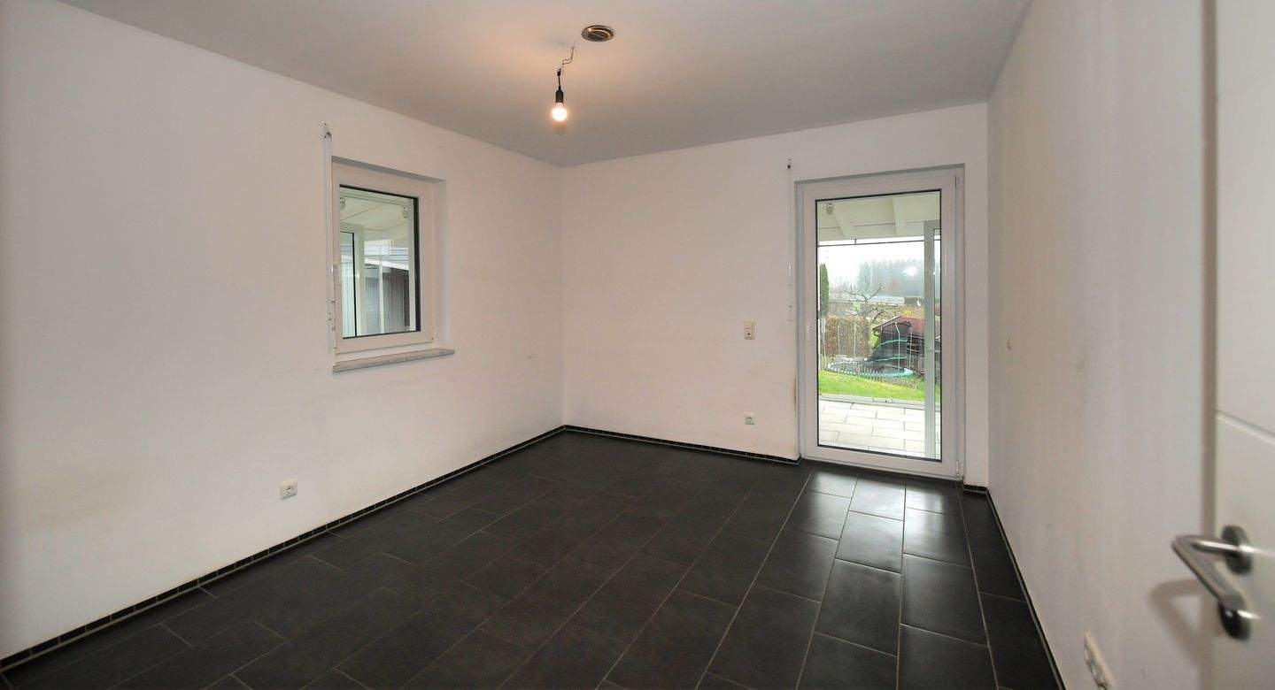 Immobilie in Vogtareuth - Niedrigenergiehaus für (große) Familien - zusätzlicher Platz für Praxis oder Gewerbe kein Problem - Bild 9