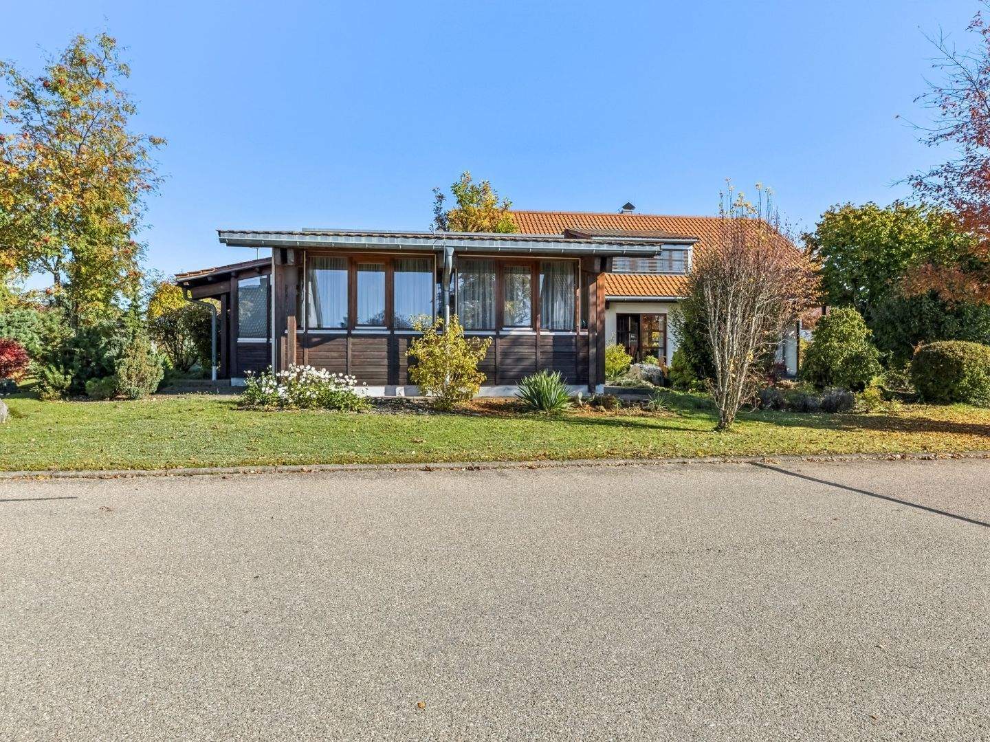 Immobilie in Heroldstatt - Einfamilienhaus mit Einliegerwohnung, Aufzug, Doppelgarage &amp; Traumgarten in Heroldstatt-Sontheim - Bild 18