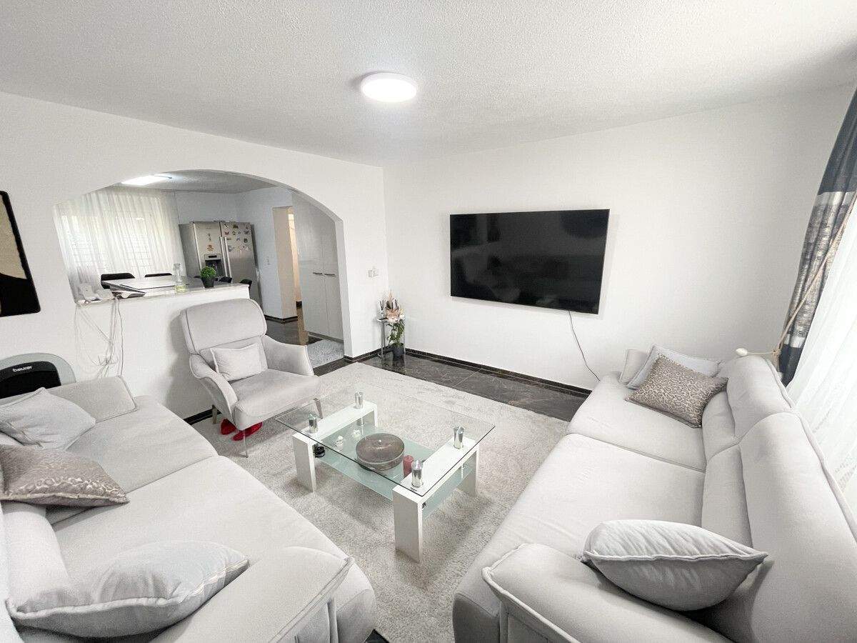 Immobilie in Nalbach - Familienfreundliches Einfamilienhaus mit Photovoltaik, Stellplätzen und Garten - Bild 5