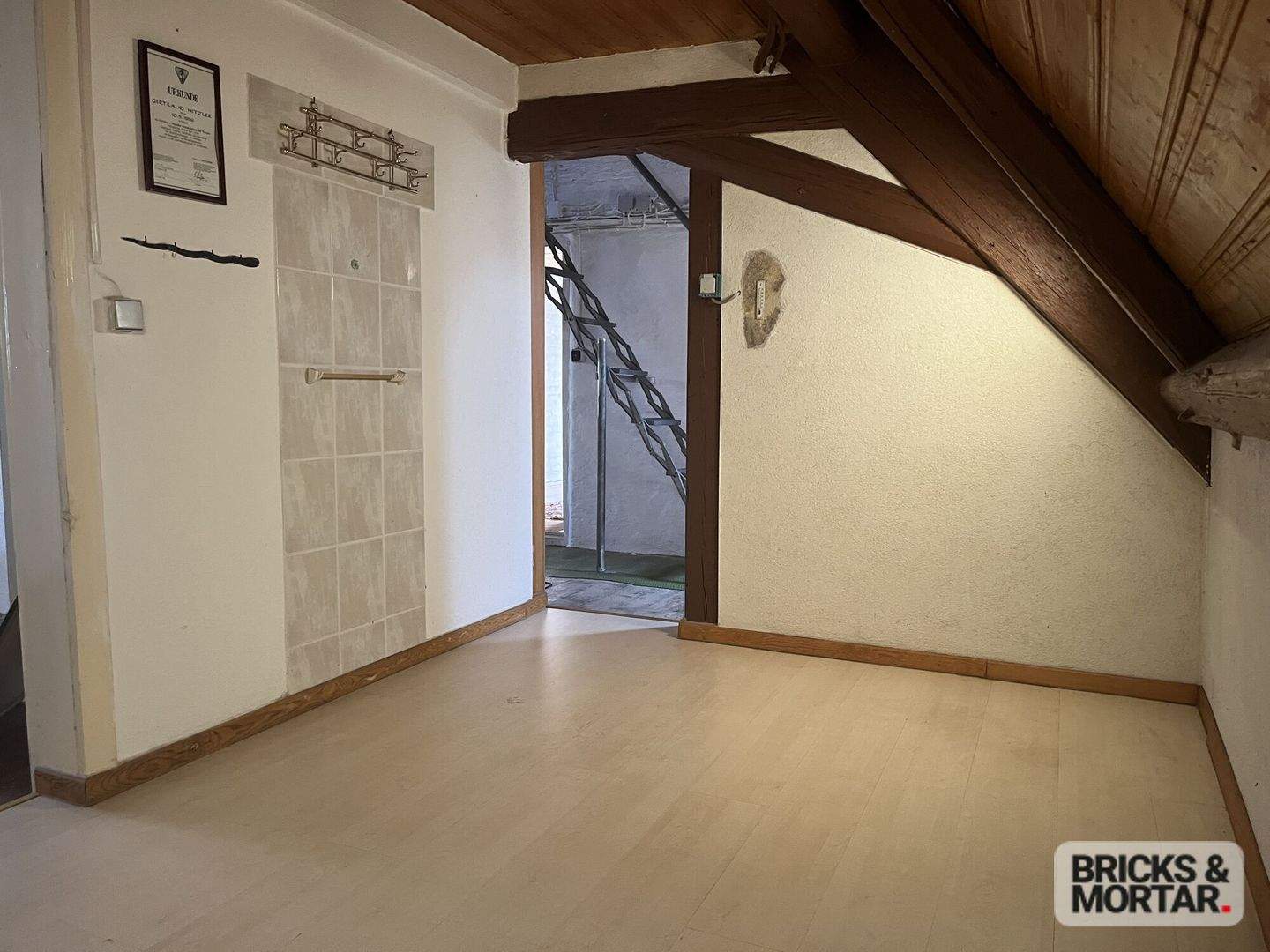 Immobilie in Buttenwiesen - Komplettes Doppelhaus - eine Haushälfte zum Gestalten, eine mit zuverlässiger Mieterin - Bild 11