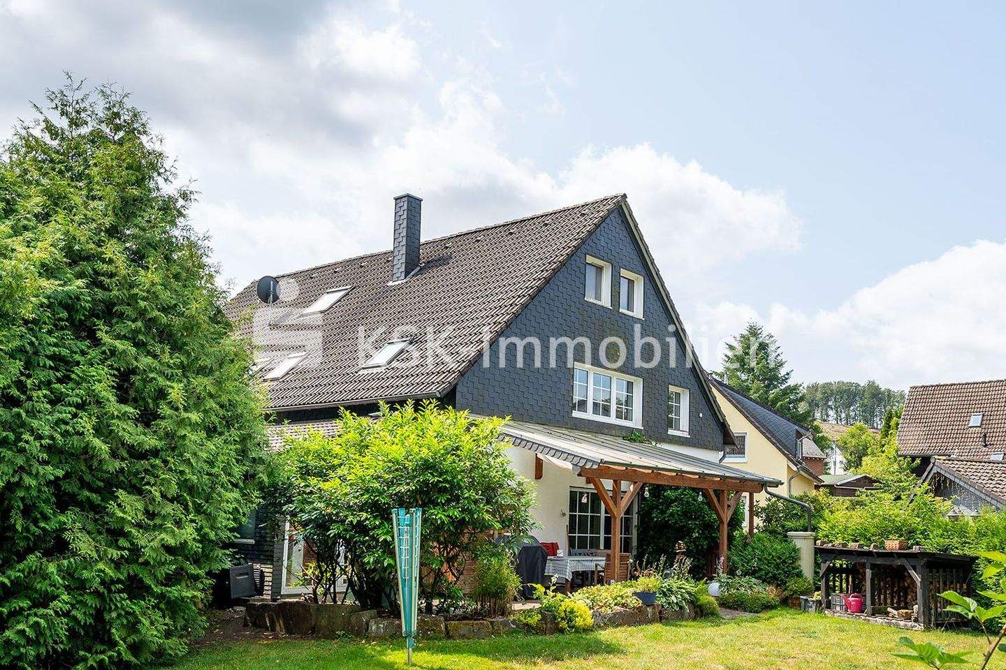 Immobilie in Wipperfürth - Gepflegte 6-Zimmer Eigentumswohnung mit eigenem Gartenanteil! - Bild 2