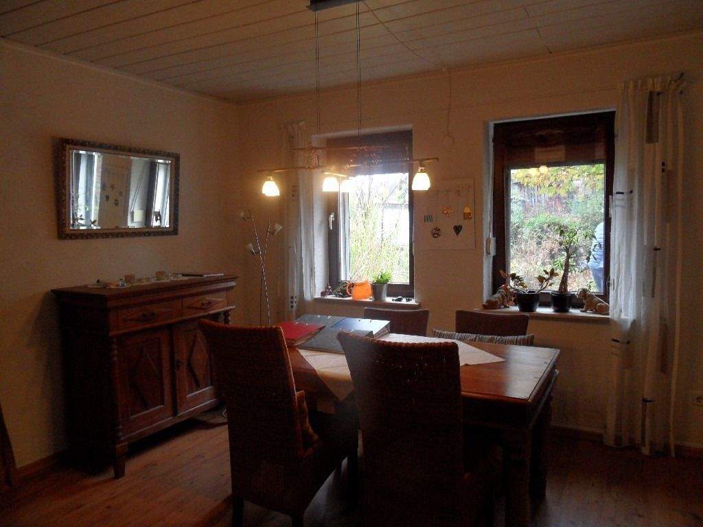 Immobilie in Urbach - URBACH: Das Haus für die Familie mit großen Grundstück, Doppelgarage und Nebengebäuden - Bild 3