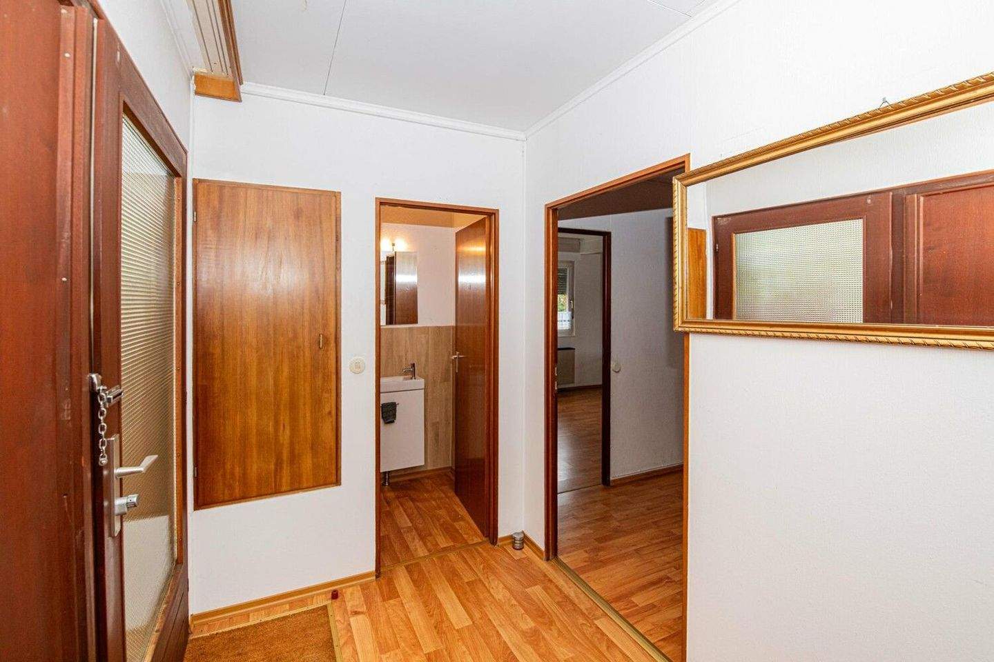 Immobilie in Furth im Wald - Familienfreundliches Einfamilienhaus mit offenem Wintergarten und herrlicher Gartenanlage - Bild 12