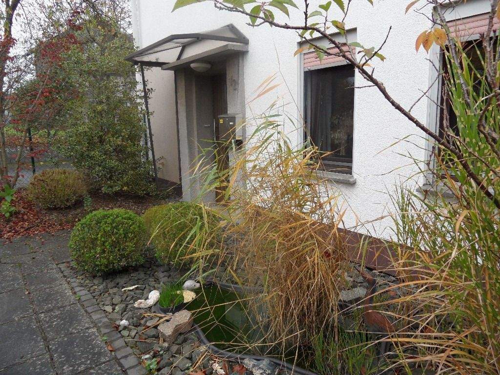 Immobilie in Urbach - URBACH: Das Haus für die Familie mit großen Grundstück, Doppelgarage und Nebengebäuden - Bild 0