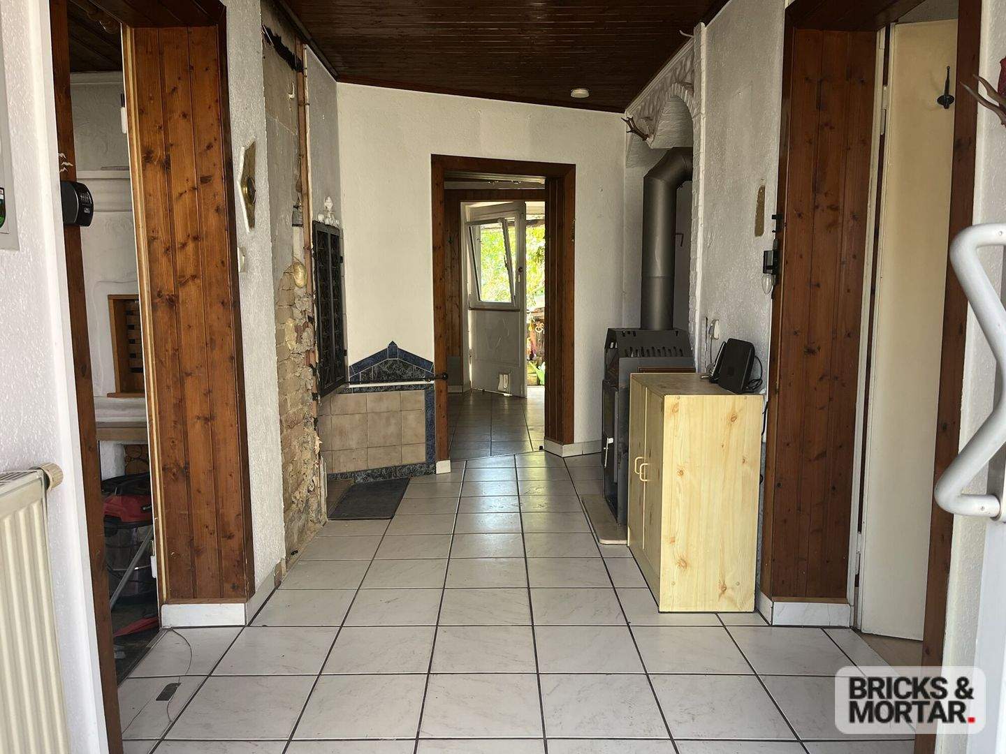 Immobilie in Buttenwiesen - Komplettes Doppelhaus - eine Haushälfte zum Gestalten, eine mit zuverlässiger Mieterin - Bild 2