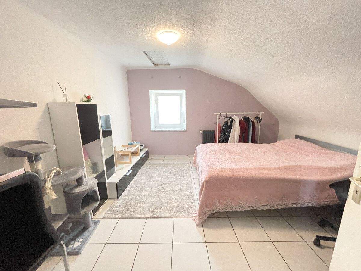 Immobilie in Nalbach - Familienfreundliches Einfamilienhaus mit Photovoltaik, Stellplätzen und Garten - Bild 12