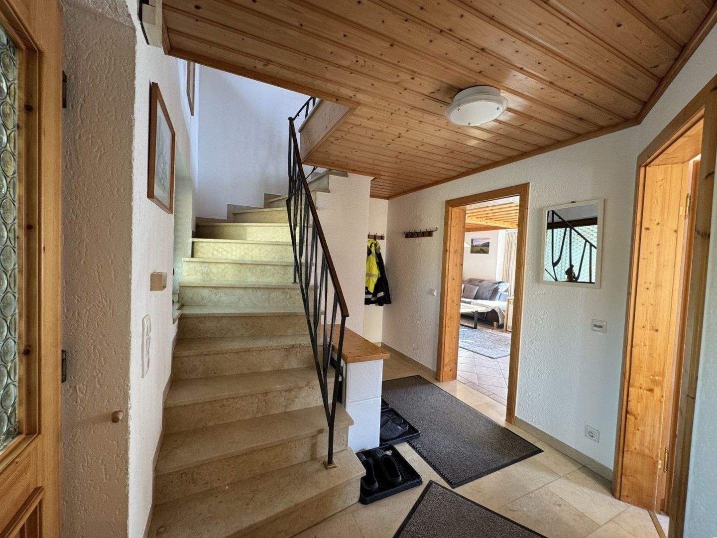 Immobilie in Schleching - Teilerneuerte Süd-West-Haushälfte mit Doppelgarage in stiller Randlage - Bild 8