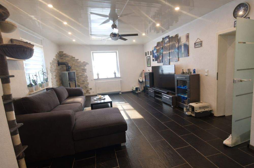 Immobilie in Neckarzimmern - GLOBAL INVEST SINSHEIM | Freistehende Stadtvilla mit einem 780m² großen Gartengrundstück und Doppelgarage - Bild 2