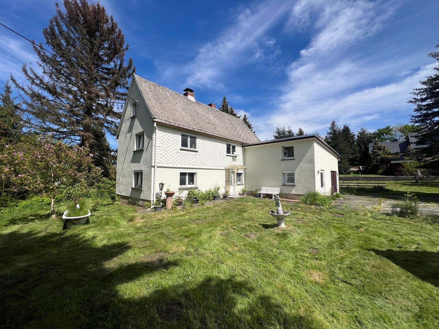 Immobilie in Klingenberg - +++ RESERVIERT +++ Teilsaniertes Haus mit Potenzial - Idyllisch gelegen in Klingenberg-Colmnitz - Bild 0