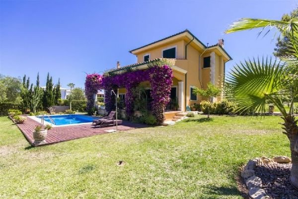 Mediterrane Villa mit Pool und Garten in Cala Viny