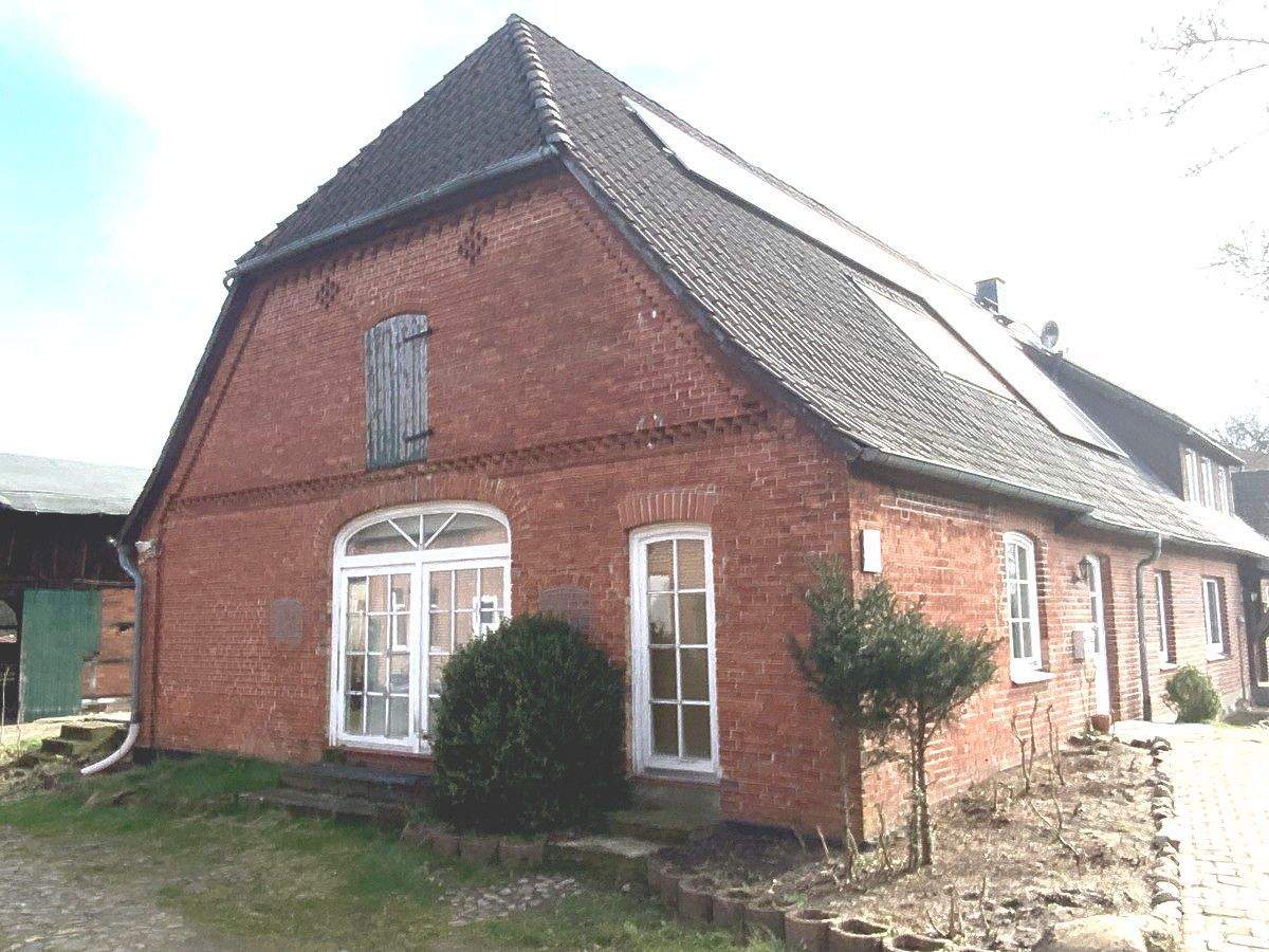 Immobilie in Suderburg - Attraktives Haus mit Zwei Wohneinheiten, Bürogebäude + Stallungen - Bild 4