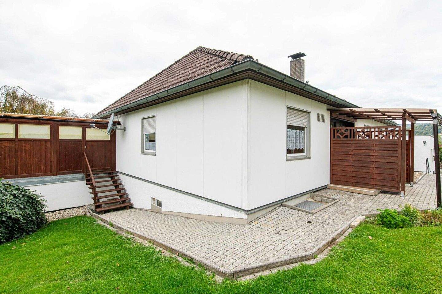 Immobilie in Furth im Wald - Familienfreundliches Einfamilienhaus mit offenem Wintergarten und herrlicher Gartenanlage - Bild 5