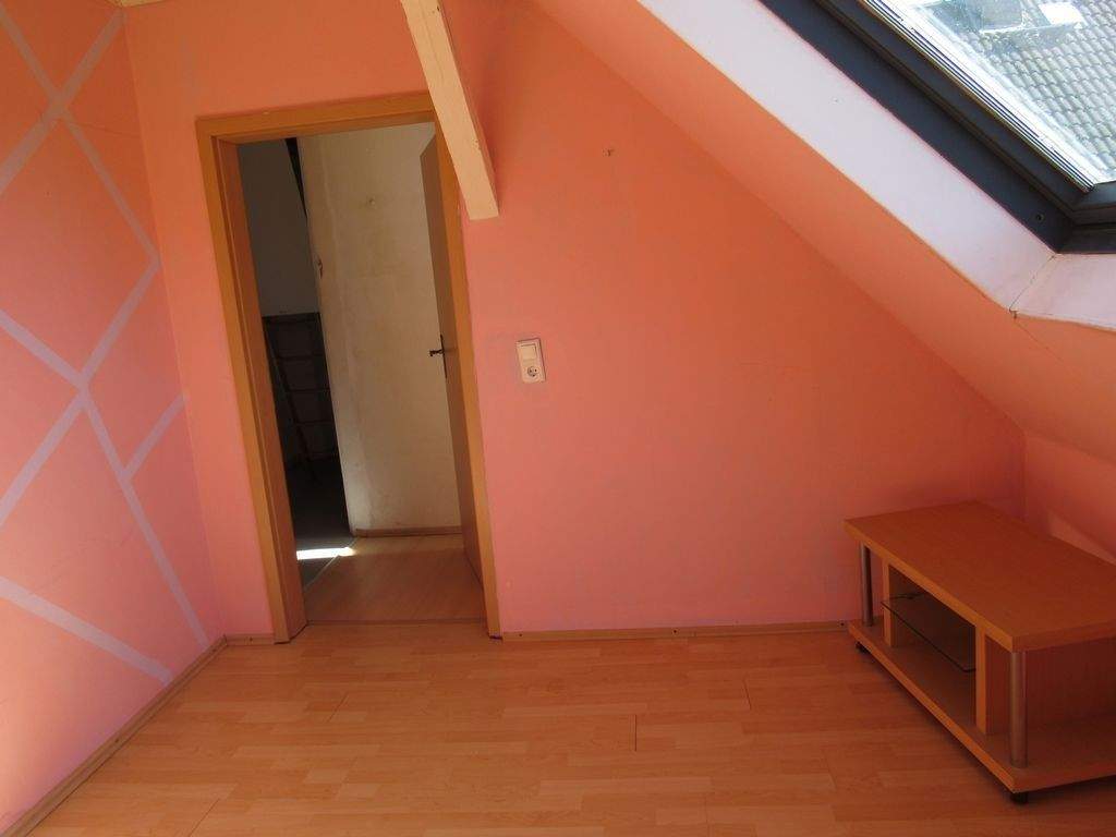 Immobilie in Elz - Schönes Mehrfamilienhaus mit 3 Wohnungen, Nebengebäude, Terrasse, Garage & Garten - Bild 11