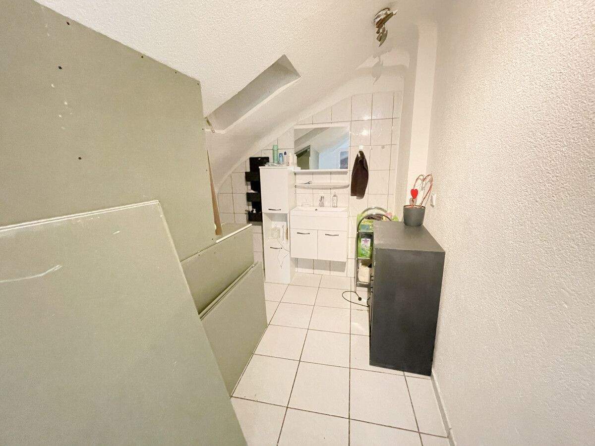 Immobilie in Nalbach - Familienfreundliches Einfamilienhaus mit Photovoltaik, Stellplätzen und Garten - Bild 16