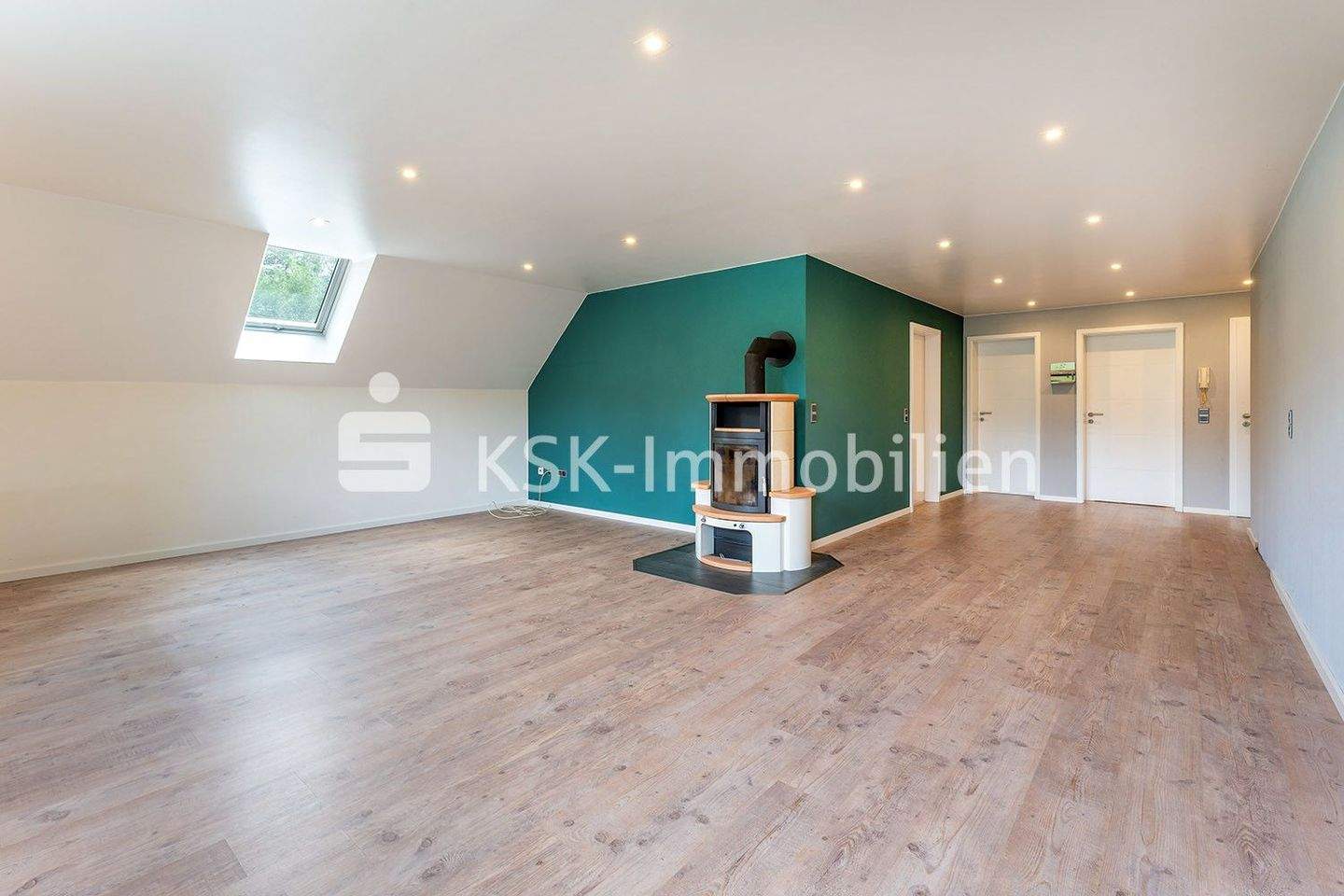 Immobilie in Wipperfürth - Gepflegte 6-Zimmer Eigentumswohnung mit eigenem Gartenanteil! - Bild 4