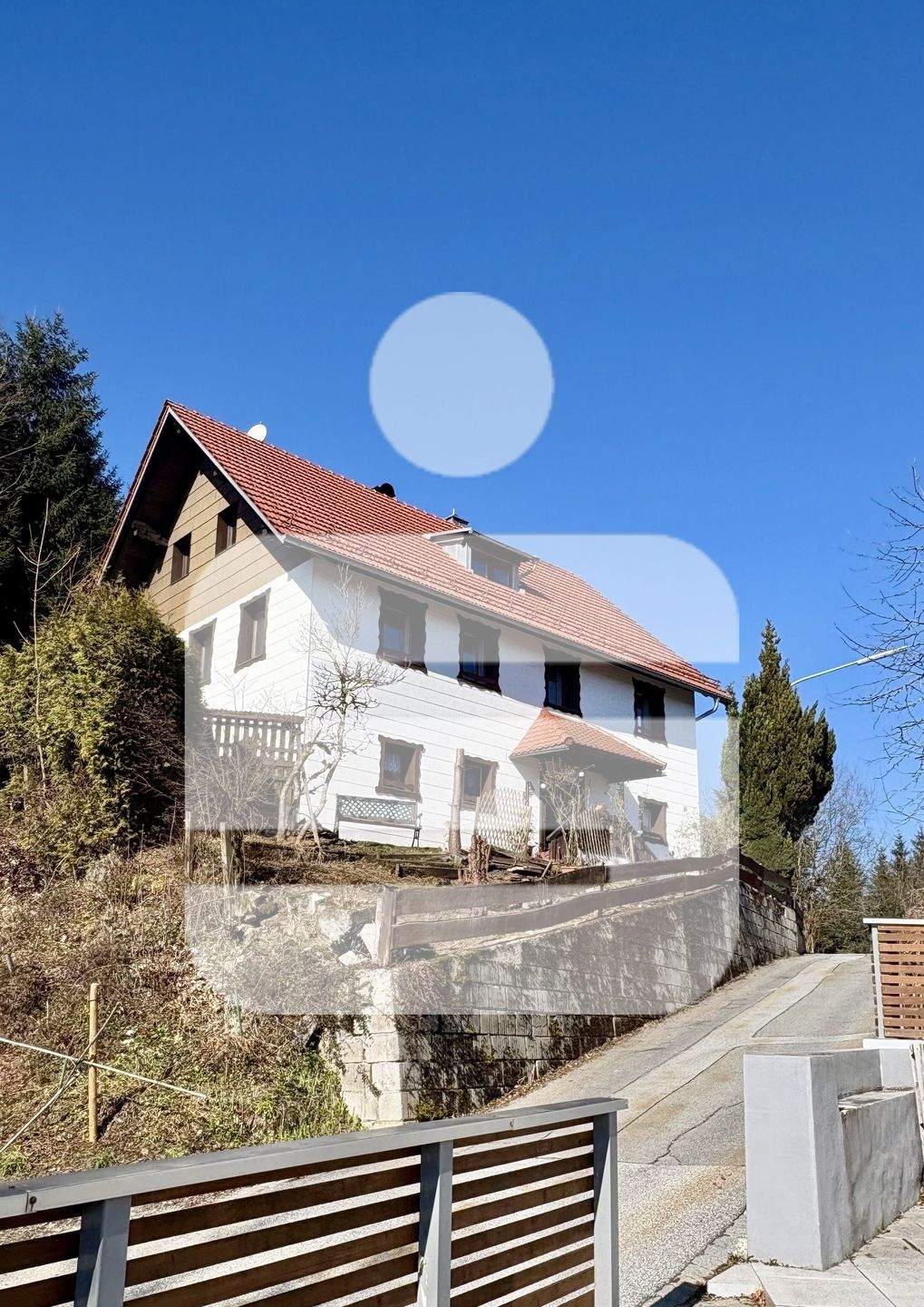 Immobilie in Saldenburg - Gepflegte Dachgeschosswohnung mit Charme – 2,5 Zimmer in Saldenburg/ Nähe Tittling! - Bild 0