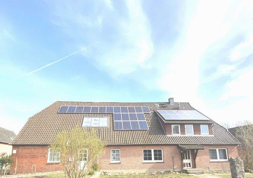 Immobilie in Suderburg - Attraktives Haus mit Zwei Wohneinheiten, Bürogebäude + Stallungen - Bild 1