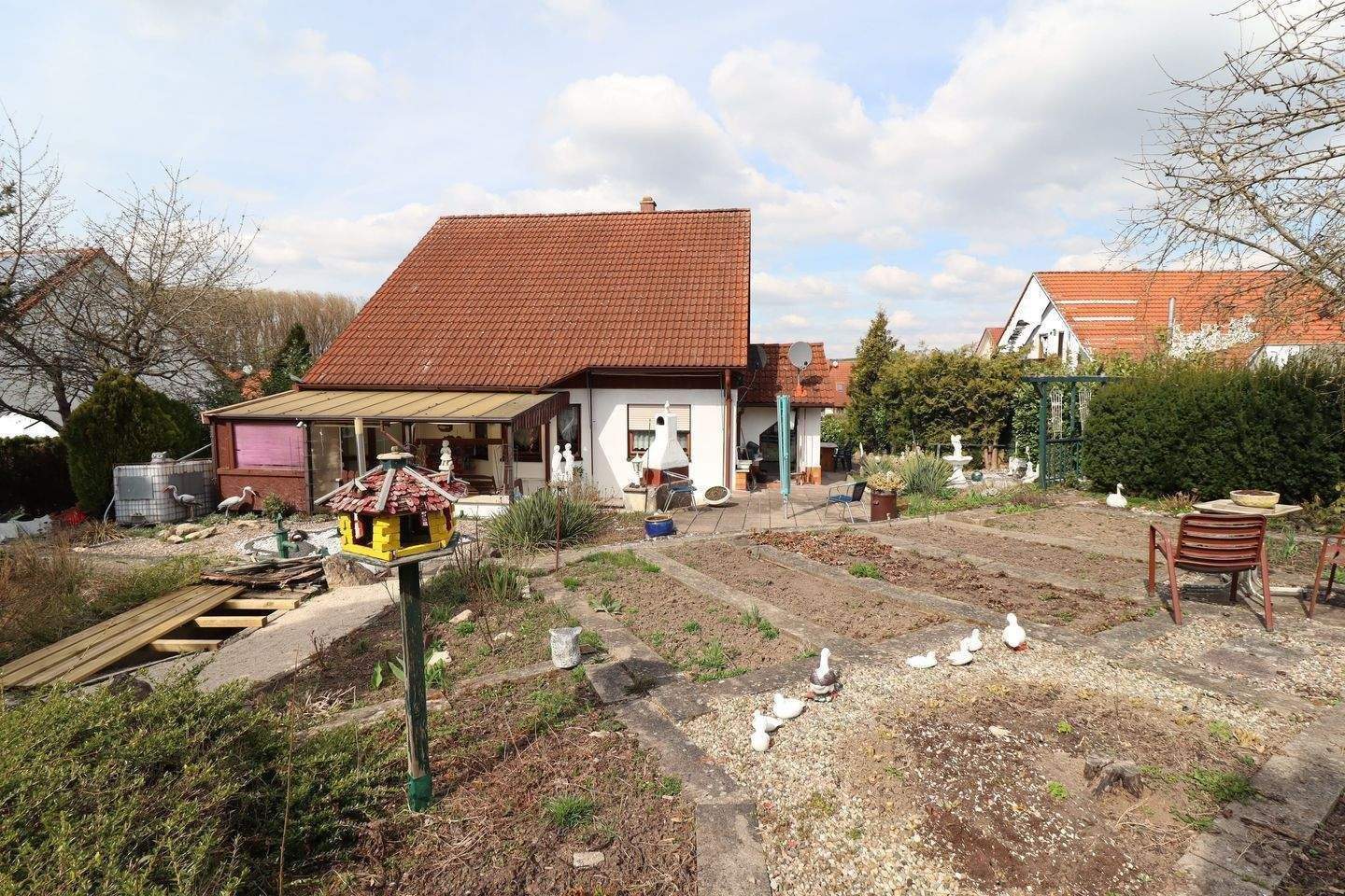 Immobilie in Unterschwaningen - Wohnhaus mit schönem Garten in 91743 Unterschwaningen - Bild 2