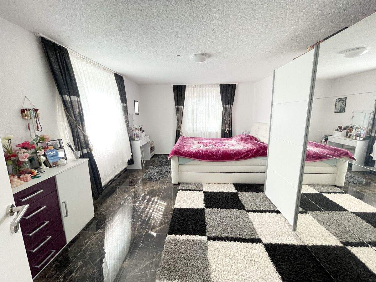 Immobilie in Nalbach - Familienfreundliches Einfamilienhaus mit Photovoltaik, Stellplätzen und Garten - Bild 8